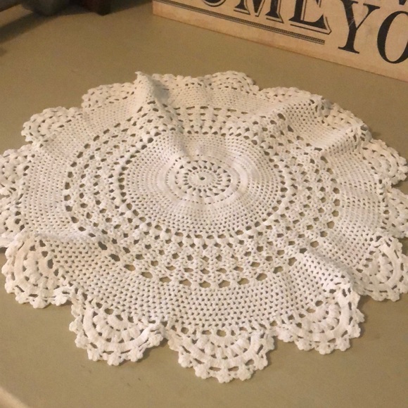 Pretty doily - Picture 2 of 2